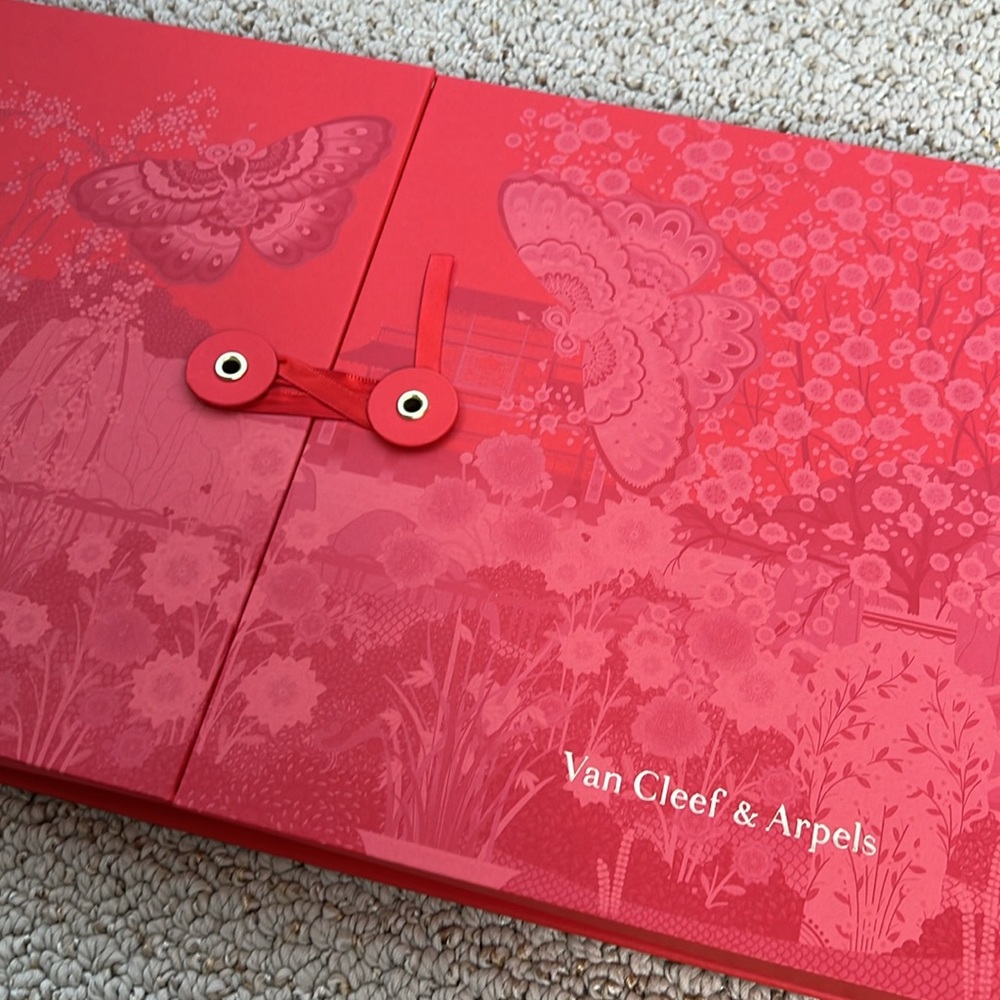 Van Cleef & Arpels 2025 lunar new year red envelope (box + 20 envelopes) - Picture 3 of 12